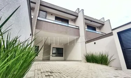 Casa / Sobrado para Venda em Joinville, Anita Garibaldi, 3 dormitórios, 1 suíte, 3 banheiros, 2 vagas