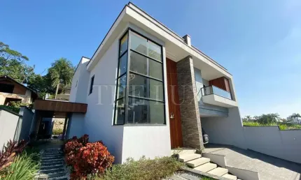 Casa para Venda em Joinville, América, 4 dormitórios, 2 suítes, 5 banheiros, 2 vagas