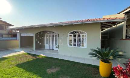 Casa para Venda em Joinville, Boehmerwald, 4 dormitórios, 2 suítes, 3 banheiros, 2 vagas