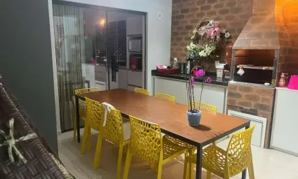 Sobrado Geminado Alto Padrão para Venda em Joinville, Glória, 3 dormitórios, 1 suíte, 3 banheiros, 2 vagas