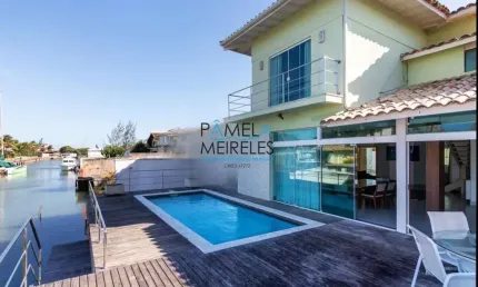 Linda casa 4 quartos beira do canal da Marina de Búzios