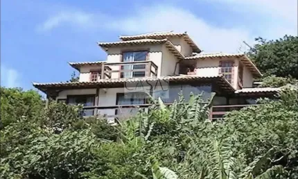 Excelente imóvel 8 quartos com potencial comercial na Tartaruga Armação de Búzios