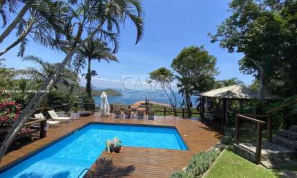 Excelente casa 9 quartos em João Fernandes com vista cinematográfica
