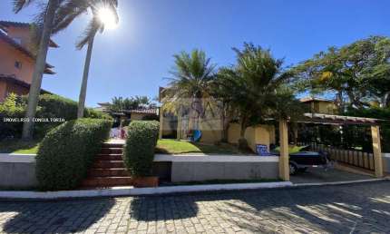 Linda casa independente 4 suítes dentro de condomínio na Ferradura Armação de Búzios