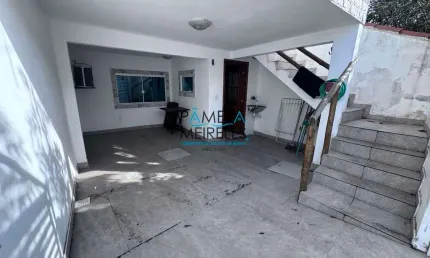Charmosa Casa com 3 Quartos  Geribá Armação de Búzios à venda