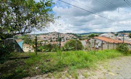 Terreno para Venda com construção no Jardim São Sebastião