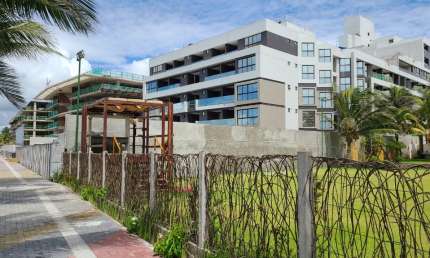 Apartamento pé na areia em Ponta de Campina, com 92m², 03 quartos (01 suíte), posição sul, 02 vagas garagem