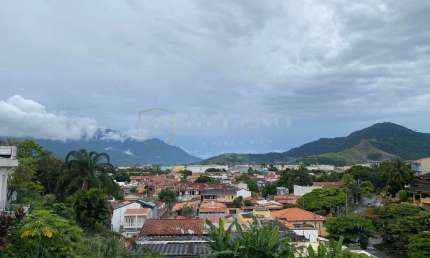 Casa com excelente vista no bairro Porto Grande, São Sebastião/SP