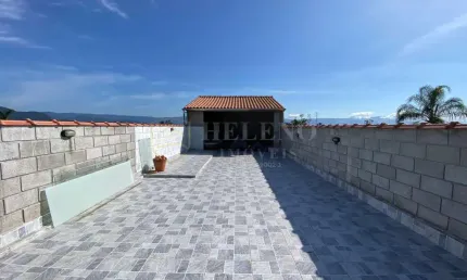 Apartamento e ponto comercial em Jaraguá, São Sebastião/SP