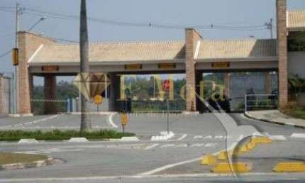 DESLUMBRANTE CASA NO CONDOMÍNIO BERVELY HILLS-JANDIRA