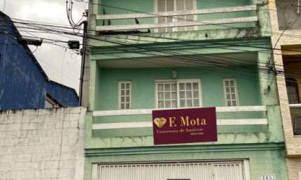 Casa com 3 quartos à venda na Vila Sul Americana, Carapicuíba  por R$ 480.000