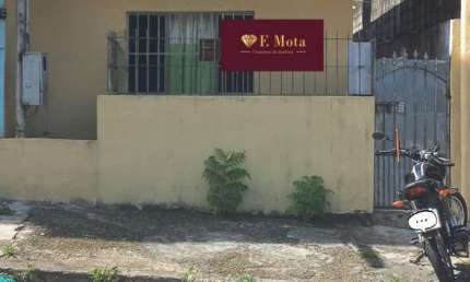 Casa com 1 quarto à venda no Parque Santa Teresa, Carapicuíba  por R$ 250.000
