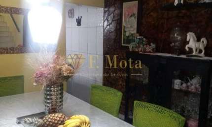 Casa com 4 quartos à venda na Vila Dirce, Carapicuíba , 240 m2 por R$ 850.000