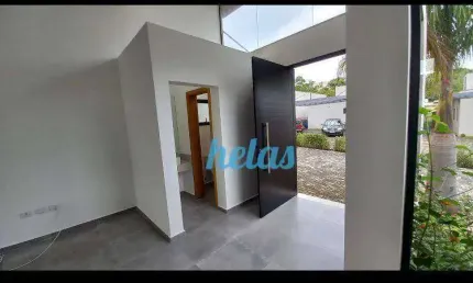 CASA À VENDA DE 134 m2 COM 03 SUÍTES E ARMÁRIOS PLANEJADOS POR R$ 1.450.000,00 NO CONDOMÍNIO RESERVA JATOBÁ EM ATIBAIA - SP.