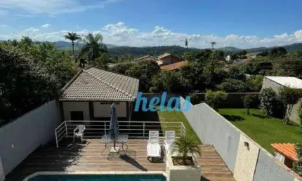 CASA À VENDA COM 240 m² DE ÁREA CONSTRUÍDA, 03 DORMITÓRIOS, SENDO 02 SUÍTES, ÁREA GOURMET, PISCINA, POR R$ 1.200.000,00 NO BAIRRO JARDIM DOS PINHEIROS