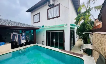 Casa para Venda em Itanhaém, JARDIM SUARÃO, 4 dormitórios, 3 suítes, 3 banheiros, 4 vagas