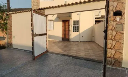 Casa para Venda em Itanhaém, Nova Itanhaém, 2 dormitórios, 2 suítes, 1 banheiro, 2 vagas