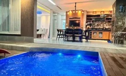 Duplex de luxo, Sim,4 suítes, piscina, goumert, closet.