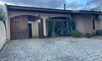 Casa com 3 quartos à venda na Rua Clemente Zetola, Três Marias, São José dos Pinhais, 132 m2 por R$ 880.000
