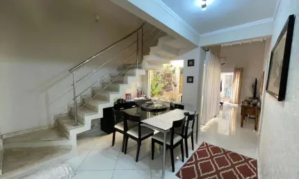 Sobrado com 4 quartos à venda em Jardim Regina - SP