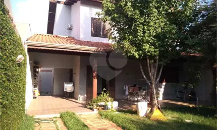 Sobrado com 4 quartos à venda em Jardim Regina - SP