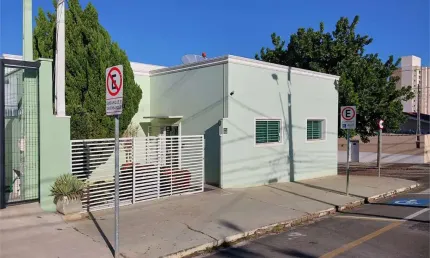 Prédio inteiro à venda ou para locação em Centro - SP