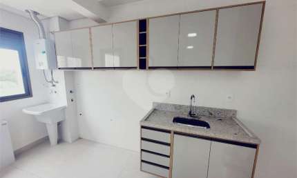 Apartamento com 3 quartos para locação em Jardim Santiago - SP