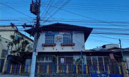 Casa comércial para alugar com 6 quartos 3 banheiros 4 vagas na Rua Olegário Maciel