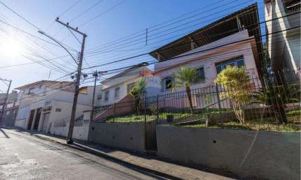 Casa à Venda com 4 quartos no Bairro Jardim Glória em Juiz de Fora - MG
