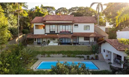Encantadora propriedade à venda em Juiz de Fora, rodeada por exuberante área verde: a tranquilidade do campo e a proximidade da cidade