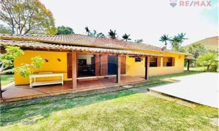 Sitio com 88.000 m² casa sede 300 m² 04 quartos bairro Grama em Juiz de Fora - MG