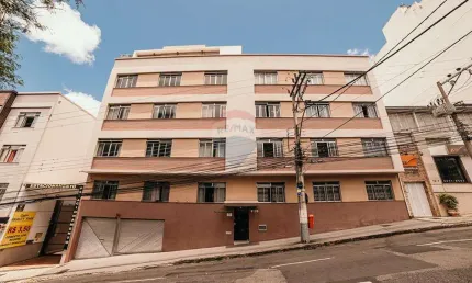 Apartamento 3 Quartos com garagem e todo mobiliado no Centro de Juiz de Fora!