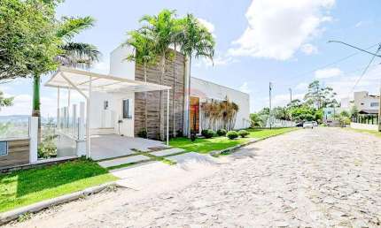 Seu Refúgio de Luxo no Fazendinhas do Ipiranga, casa Alto Padrão com 400m², piscina, sauna, academia e muito mais