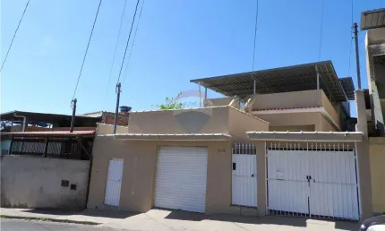 Casa 3 quartos para venda no Bairro Santa Luzia em Juiz de Fora, MG