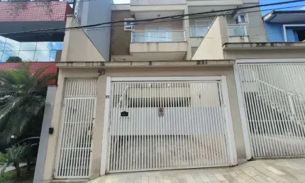 Elegante sobrado para venda em Santa Terezinha com 3 quartos, sendo 3 suítes, 245.8m²