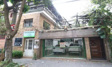 Atraente casa tipo para venda com 4 quartos, sendo 4 suítes, 414m²