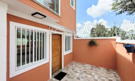Casa no condomínio RESIDENCIAL JÚLIA para venda com 2 quartos, sendo 2 suítes, 65m²