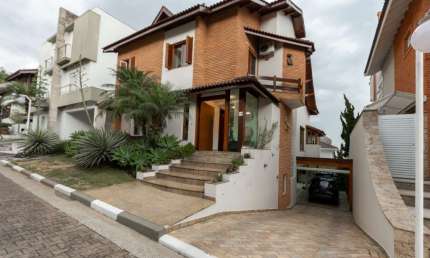 Deslumbrante casa em condomínio para venda com 4 quartos, sendo 4 suítes, 400m²