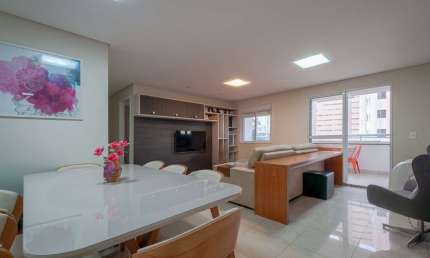 Confortável apartamento tipo para venda com 2 quartos, sendo 1 suíte, 83m²
