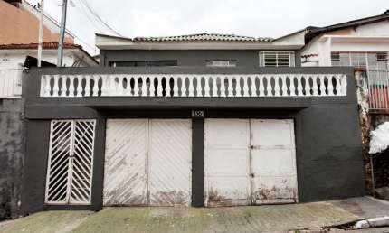 Elegante casa tipo para venda com 3 quartos, sendo 1 suíte, 165m²