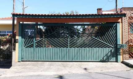 Confortável casa tipo para venda com 2 quartos, sendo 1 suíte, 136m²