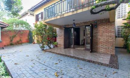 Imperdível sobrado para venda em Vila Irmãos Arnoni com 4 quartos, sendo 2 suítes, 205m²