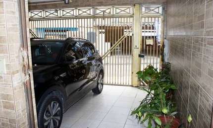 Agradável casa tipo para venda com 6 quartos, sendo 2 suítes, 242m²