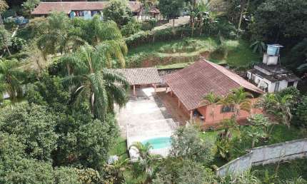 Funcional casa tipo para venda com 3 quartos, sendo 1 suíte, 210m²