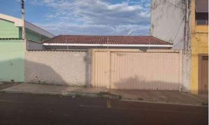 Aconchegante casa de vila para venda em Jardim Francano com 3 quartos, sendo 1 suíte, 148m²
