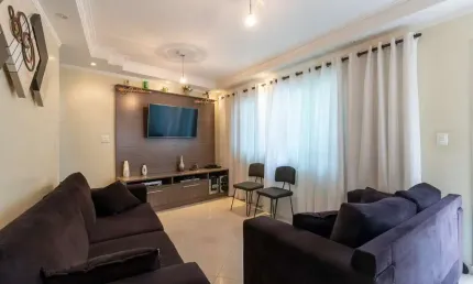 Confortável sobrado para venda em Santa Terezinha com 3 quartos, sendo 1 suíte, 112m²