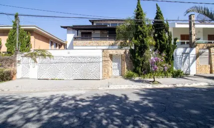 Agradável sobrado para venda em City América com 4 quartos, sendo 2 suítes, 492m²