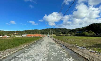 OPORTUNIDADE! Terreno com 550 metros quadrados, próximo das Praias e do Parque Beto Carrero