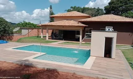 Excelente chácara com suítes individuais, perfeita para investidores no ramo de eventos!