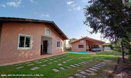 4 Dorms | 1 com suíte máster | 2 suítes externas | 6 vagas | 260 m² construída | 1.190 m² do terreno